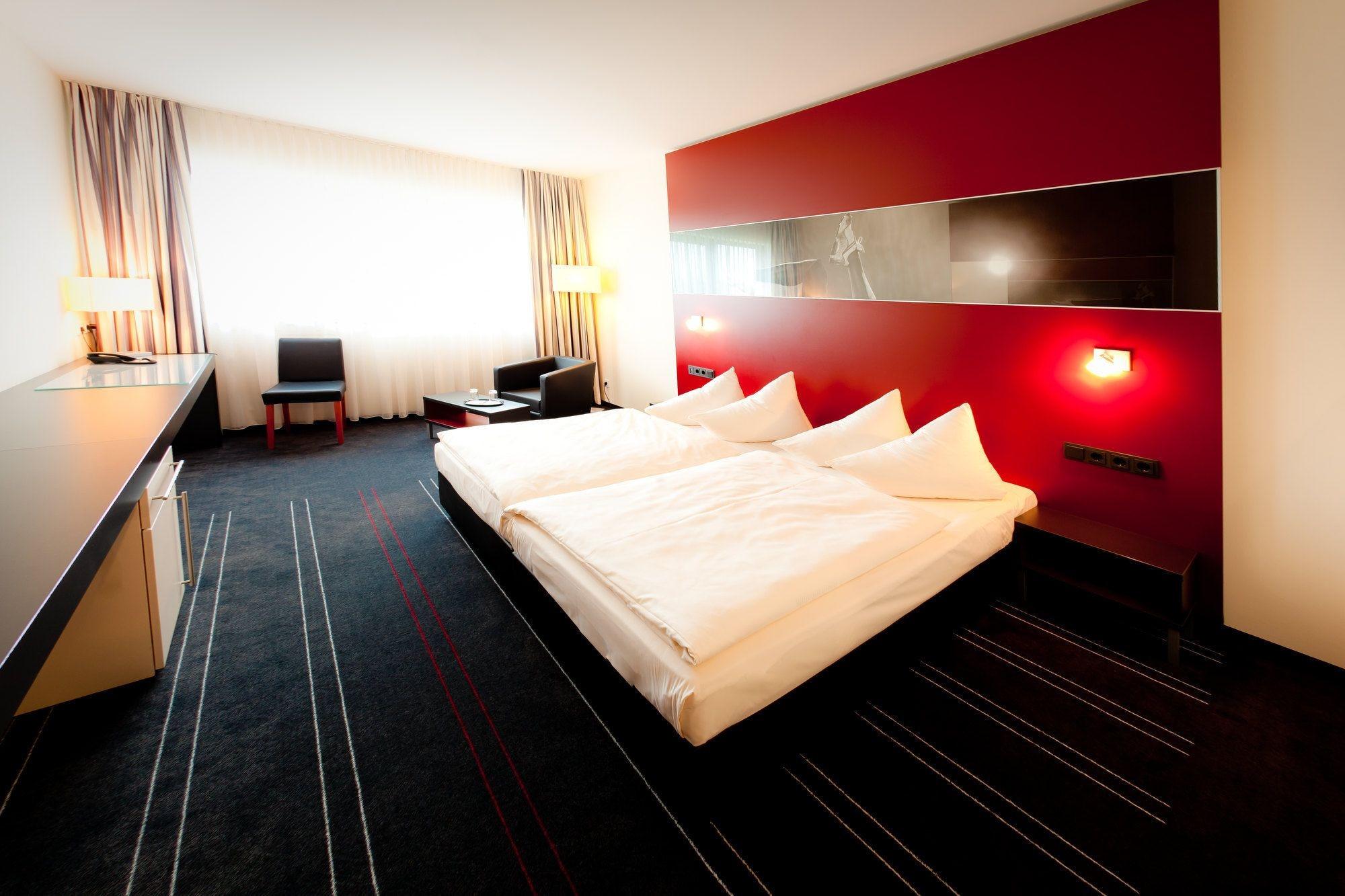 Novina Hotel Herzogenaurach Herzo-Base Dış mekan fotoğraf