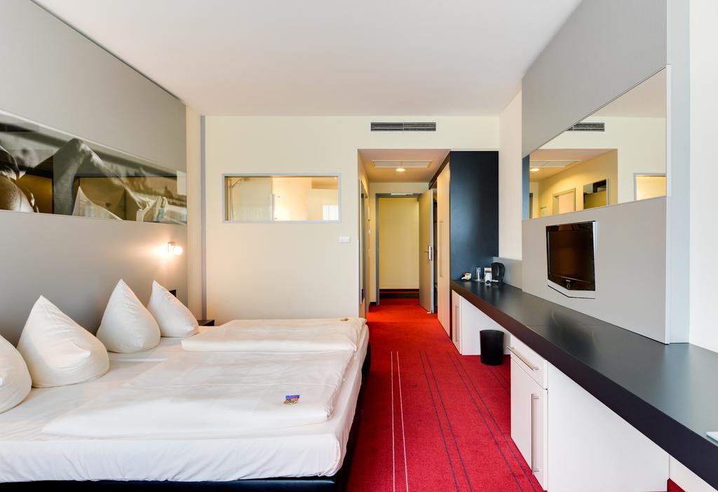 Novina Hotel Herzogenaurach Herzo-Base Dış mekan fotoğraf