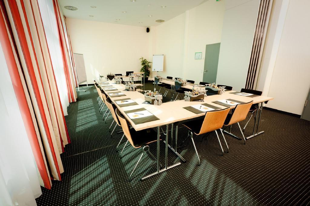 Novina Hotel Herzogenaurach Herzo-Base Dış mekan fotoğraf