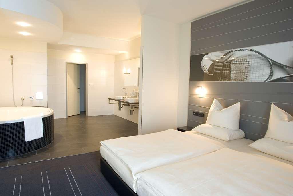 Novina Hotel Herzogenaurach Herzo-Base Oda fotoğraf